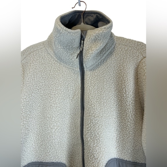 Vuori Alpine Sherpa  Full Zip Cream and Gray Fleece Jacket Size Medium - Picture 4 of 6